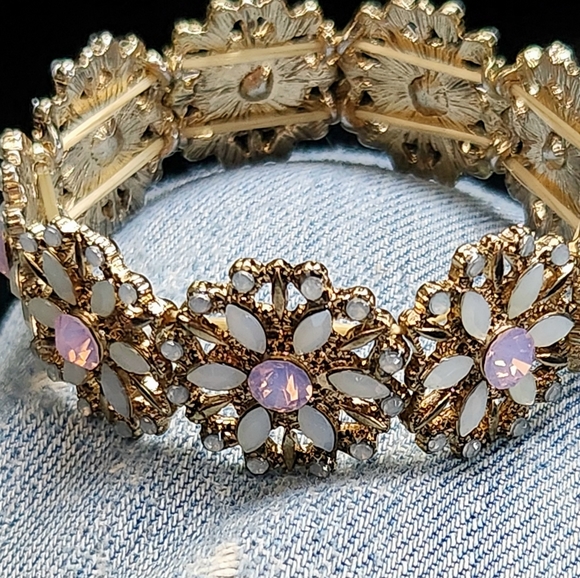 Beautiful Pink & a Very Light Green Crystal Elastic Stretch Bracelet (NWOT) - Picture 1 of 11